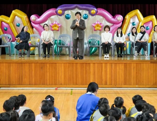 이순희 강북구청장이 작년에 열린 ‘2024 꿈나무 큰잔치’에서 인사말을 전하고 있다.