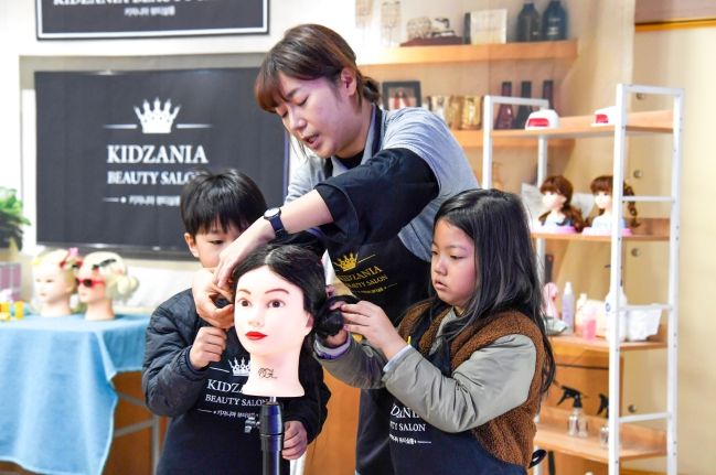 지난해 화천커뮤니티센터에서 열린 어린이 직업 체험전>