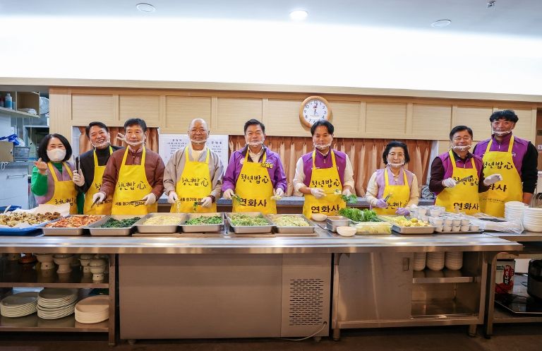 지난 4일 연화사에서 진행된 '청년밥心' 프로젝트 기념촬영