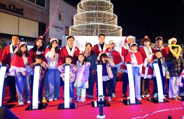 인천광역시 중구의회, 2025 크리스마스트리 축제 점등행사 참석