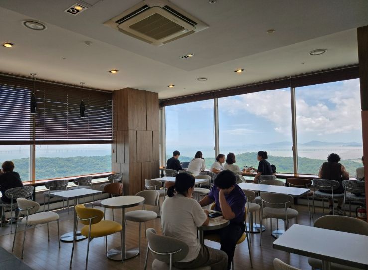 하늘마루 우미린2단지 실버카페서 입주민들과 소통