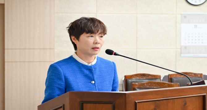 제290회 정례회 주민도시보건위원회 제1차 회의에서 제안설명 중인 김미희 의원 모습