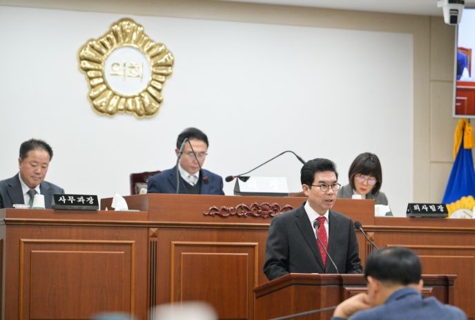 김광열 영덕군수가 영덕군의회 제318회 2차 정례회에서 시정연설을 하고 있다.