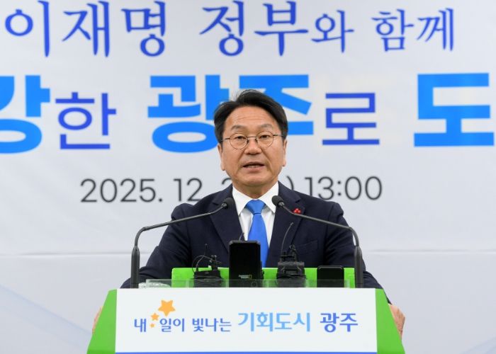 강기정 광주광역시장이 3일 오후 시청 비즈니스룸에서 2026년 국비예산 관련 기자회견을 하고 있다. /광주광역시 제공