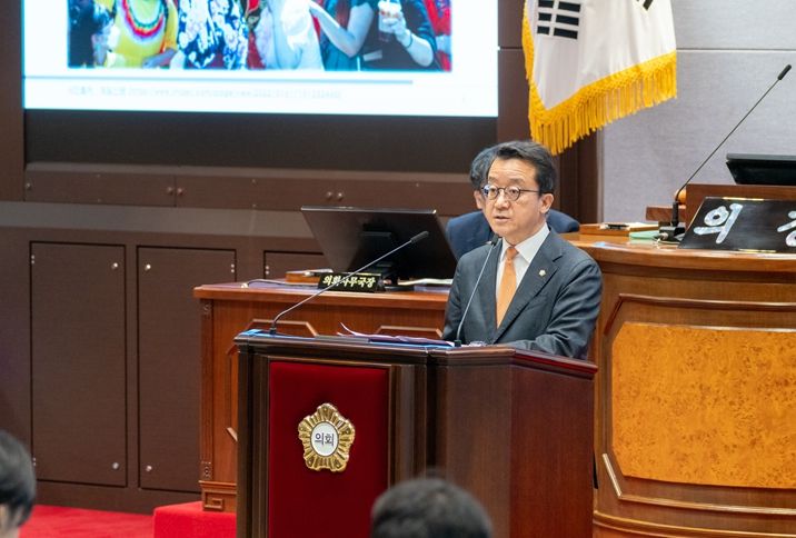 강남구의회 윤석민 의원이 제331회 제2차 정례회(제3차 본회의)에서 5분 자유발언을 하고 있다.