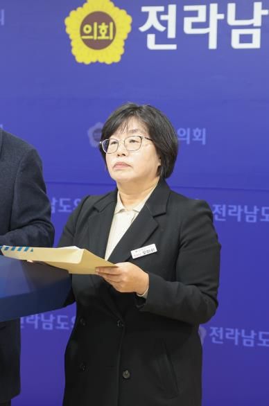 1월 8일, 도의회 브리핑룸에서 진보당 소속 전남도의원이 ‘광주-전남 행정통합, 주민투표를 실시해야 한다’는 기자회견을 열였다.