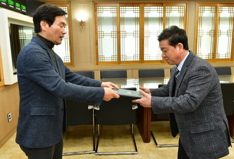 경산시립예술단, 공개모집으로 새 지휘봉 잡았다(극단 예술감독 정철원)