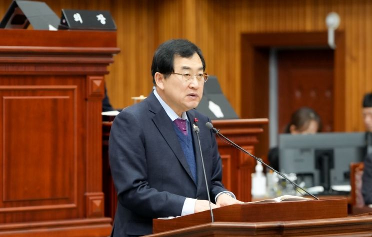 주낙영 경주시장이 29일 경주시의회 본회의장에서 열린 제295회 경주시의회 임시회에서 2026년 시정에 관한 보고를 하고 있다.