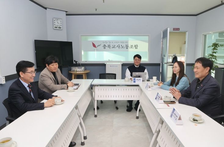 윤건영 교육감, 교원단체 및 교원노조 방문(사진4 충북교사노조)