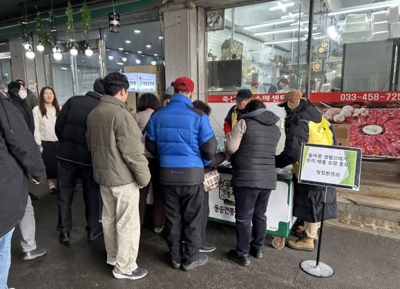 철원군 동송전통시장, 설 명절 맞아 생활쓰레기 분리배출 요령 홍보 캠페인 실시