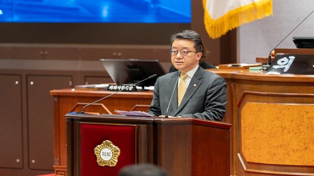 강남구의회 윤석민 의원이 제332회 임시회 제1차 본회의에서 5분 자유발언을 하고 있다.