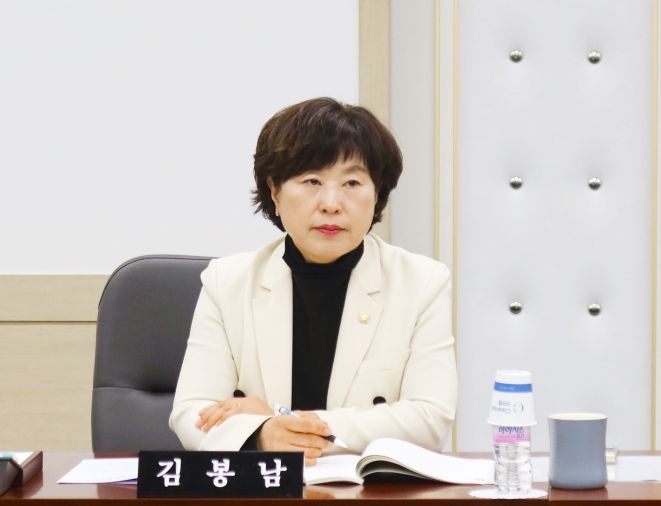 의령군의회, 김봉남 의원 맨발걷기지원