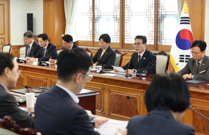 김민석 국무총리가 29일 세종대로 정부서울청사에서 열린 비상경제본부회의를 주재하고 있다.(국무조정실)