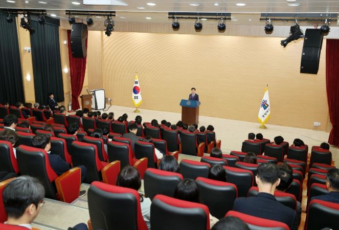 도교육청 사랑관 세미나실에서 4월 월례조회를 개최했다.