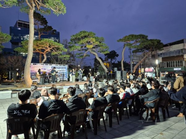 거창군, ‘구석구석 문화가 있는 날’ 첫 공연 성황···청소년 열정 빛났다