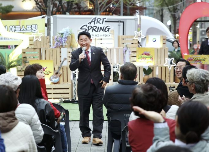 10일 탄방동 로데오거리에서 열린 서구 아트페어 아트스프링 현장
