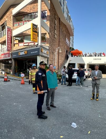 청주시의회 김현기 의장, 봉명동 가스 폭발 사고 현장방문